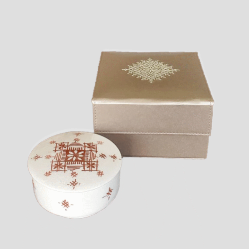 Boîte Ronde Céramique Artisanale Marocaine avec Étui Doré - Motif Flocon – Image 3