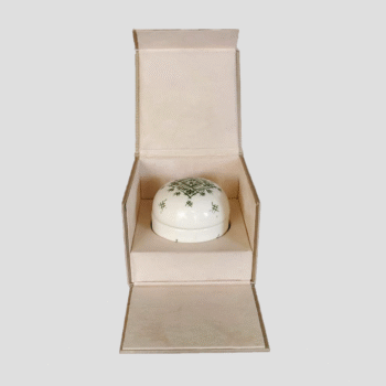 Boîte Ronde Céramique Artisanale Marocaine avec Étui en Cuir Doré - Motif Vert Géométrique